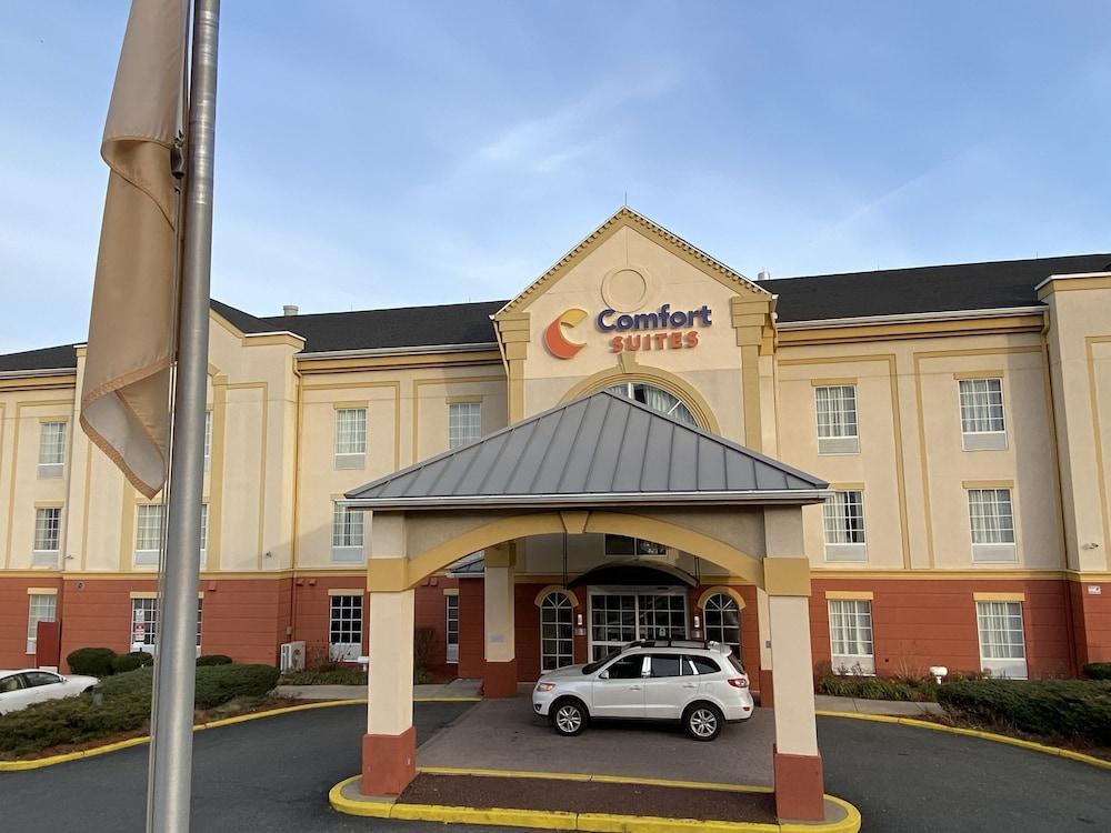 Comfort Suites Newark - Harrison Exterior photo