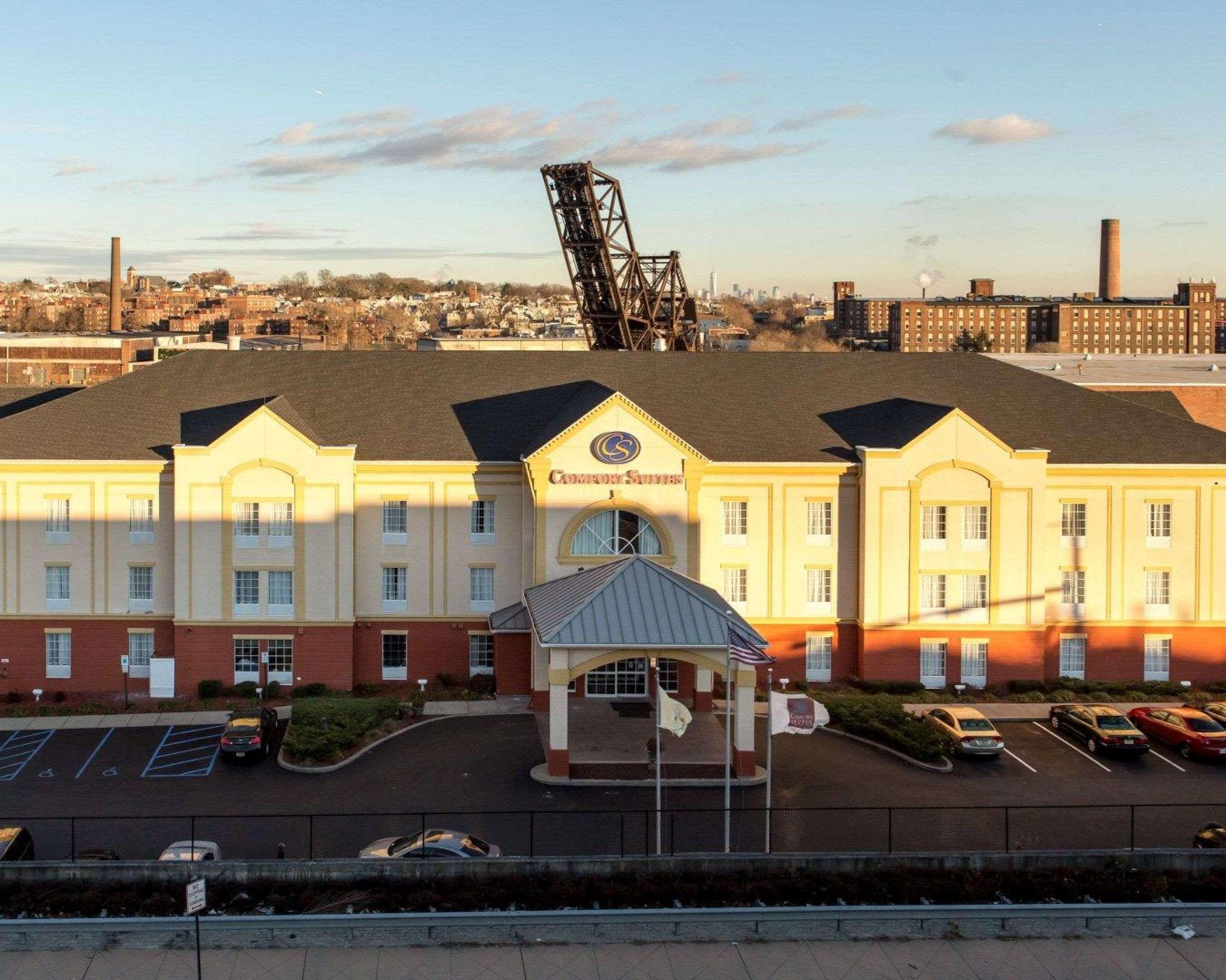 Comfort Suites Newark - Harrison Exterior photo