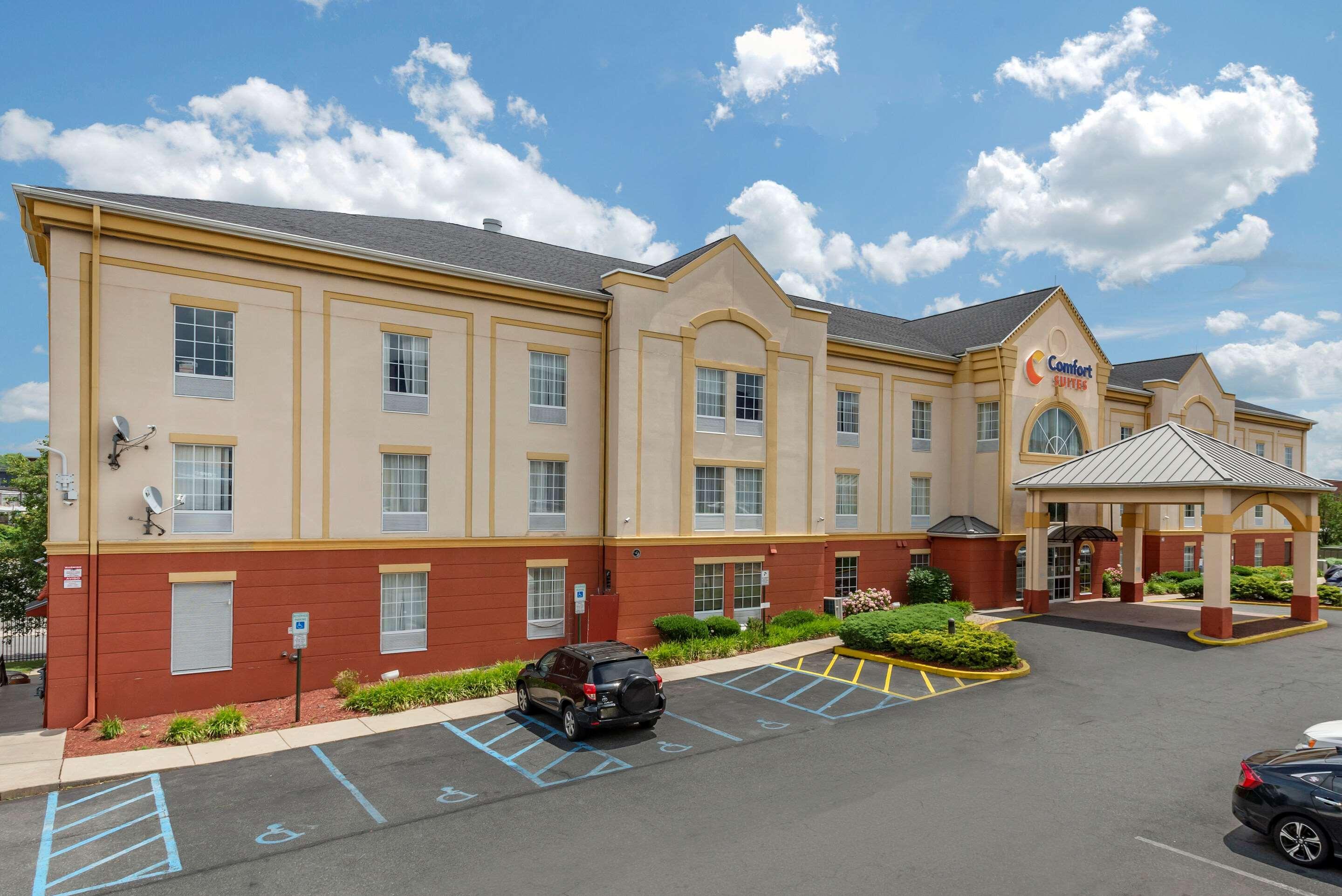 Comfort Suites Newark - Harrison Exterior photo